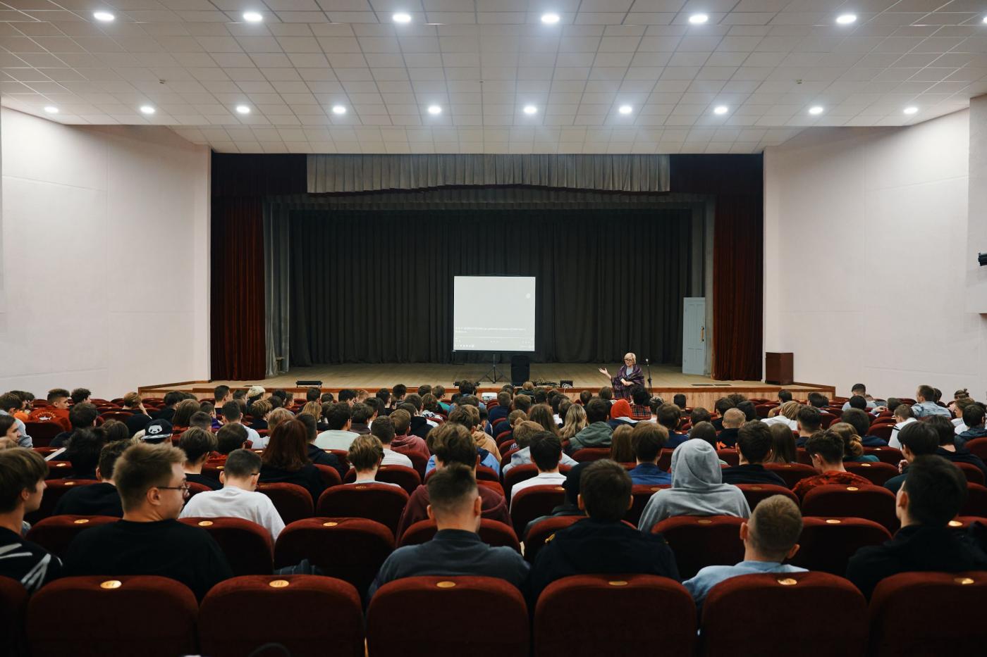 В БНТУ продолжается показ фильма «Убойная посылка»